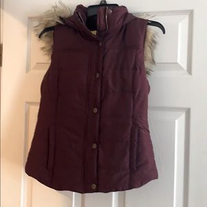 Aeropostale. Burgundy puffer vest. Sz M. Worn once